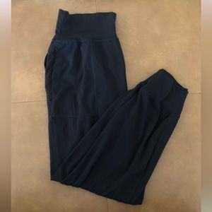 Athleta black knit Salutation joggers size M